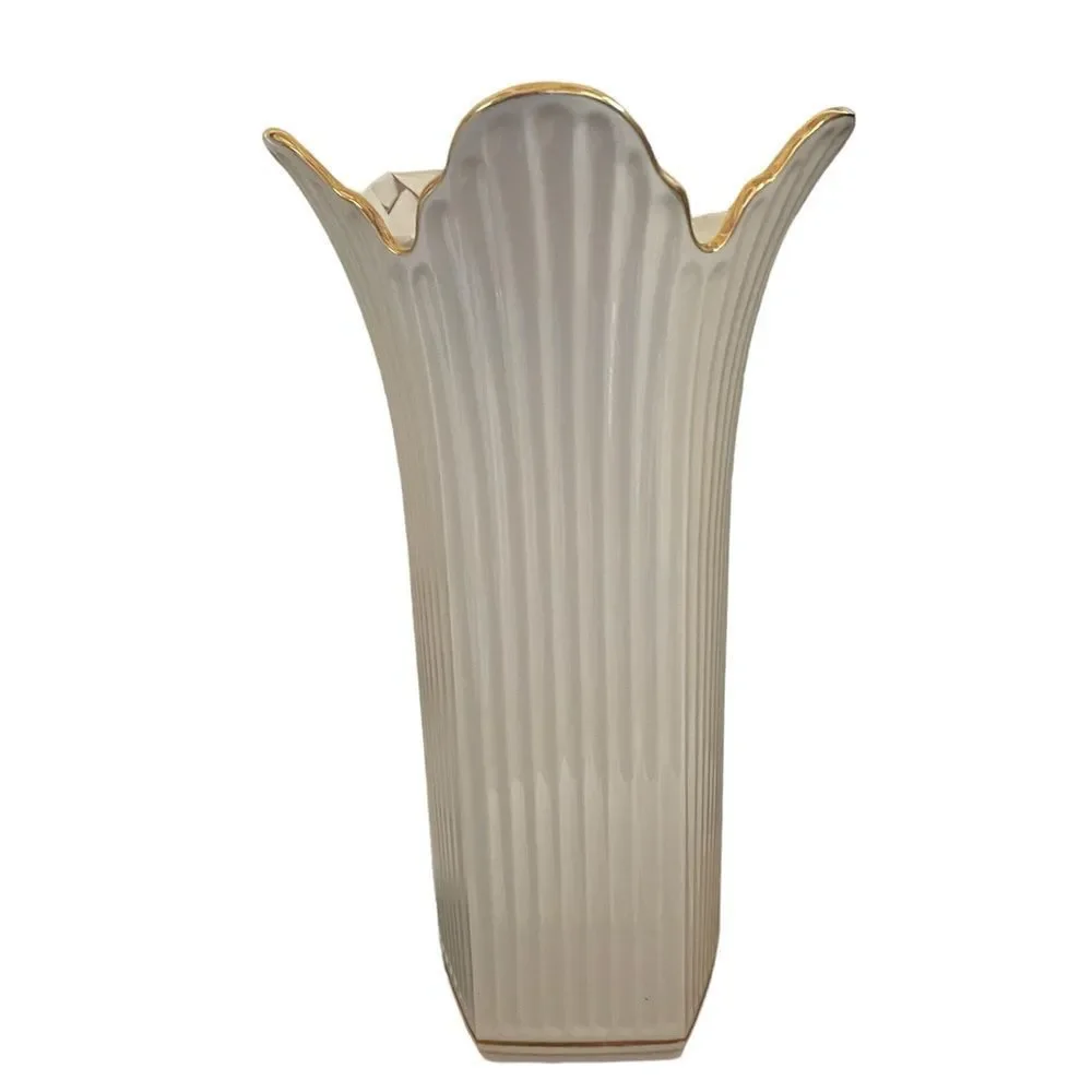 LENOX MERIDIAN CHINA FLUTED VASE‎